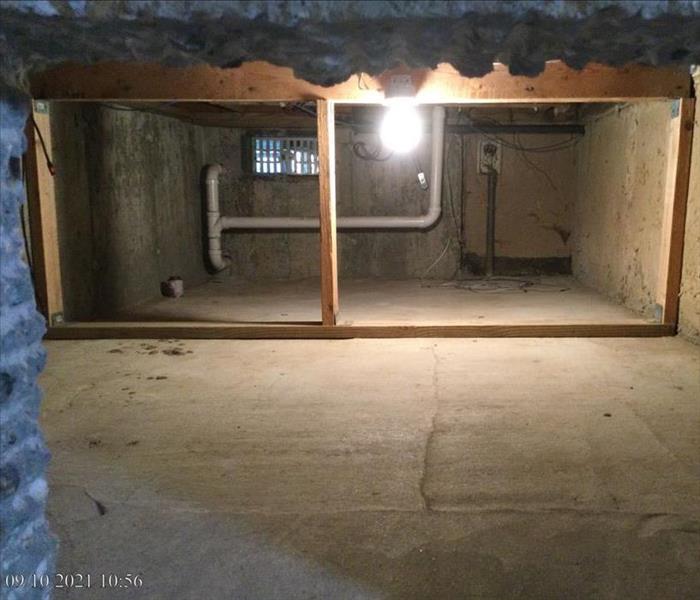 Crawlspace with clean floor and walls